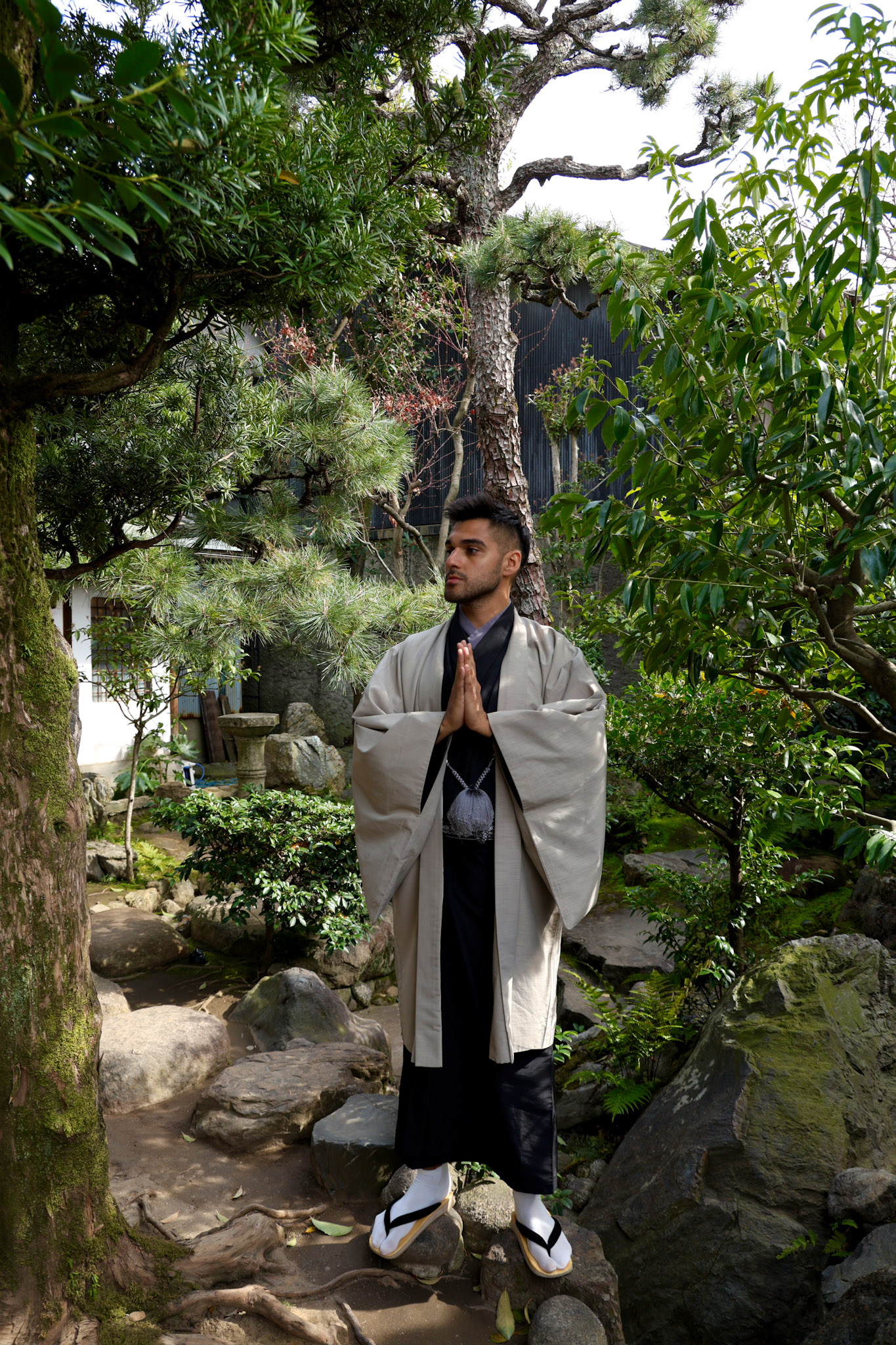 8-kyoto-samurai-stroj-outfit-japan-garden-geta-tabi